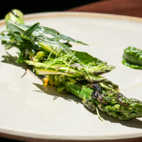 Asperges sauvages, oeufs de truite, sapin